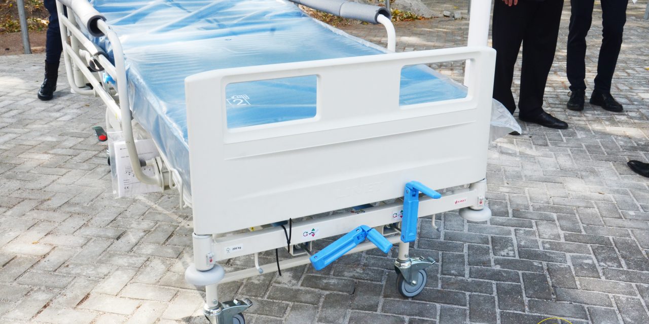 Czech Embassy Donates Hospital Beds to the Ghana Police Service