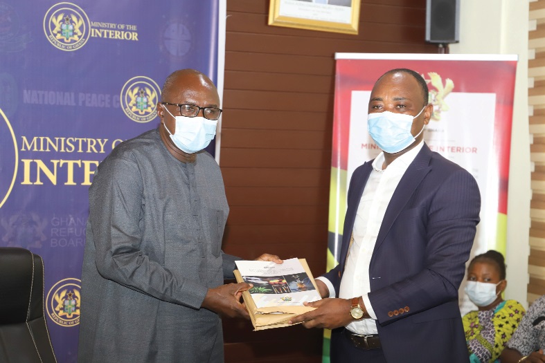 CONSULTATIVE COMMITTEE TO COMBAT DRUG MENACE IN SCHOOLS SUBMIT REPORT