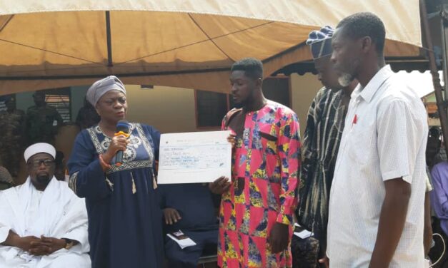 Government presents GHC 1,218,897.00 compensation to Ejura shooting injured persons