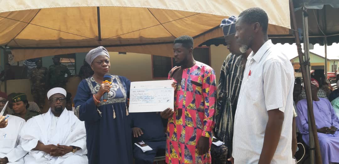 Government presents GHC 1,218,897.00 compensation to Ejura shooting injured persons