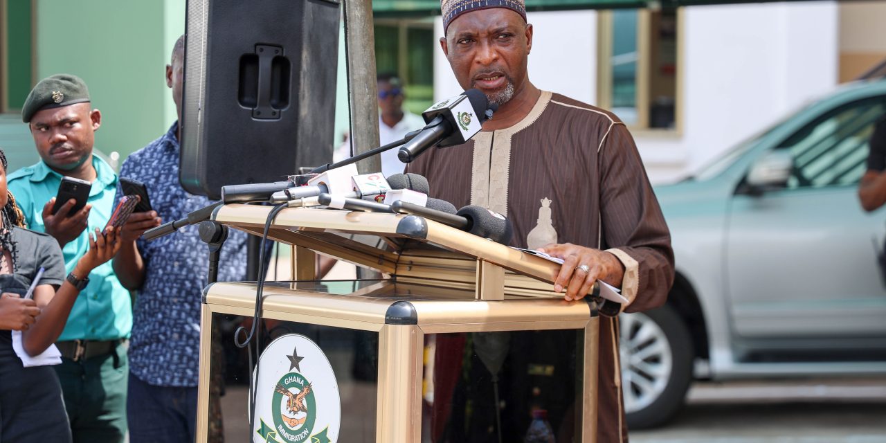 Interior Minister Visits Immigration and Small Arms Commission