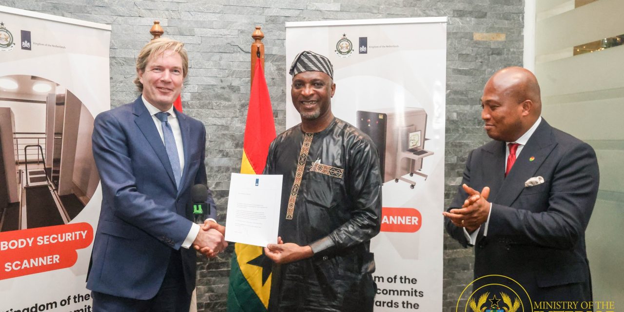Dutch Government Hands Over Funding Agreement to Replace NACOC Scanners at the Airport