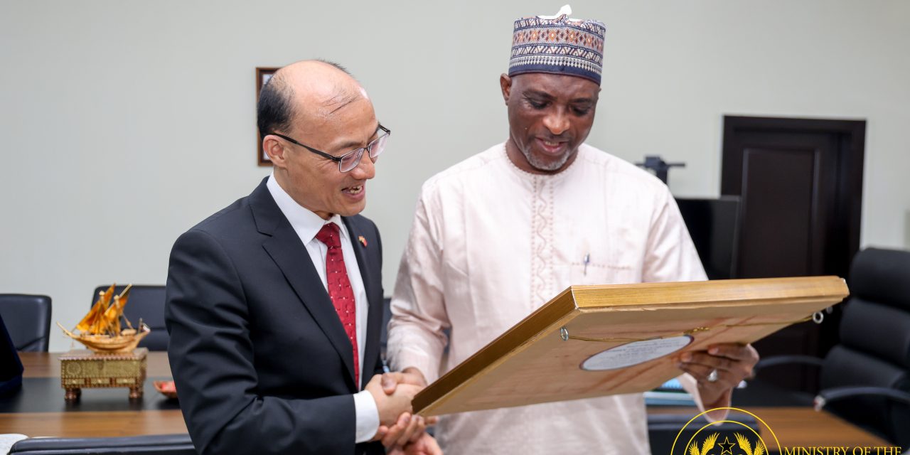 Chinese Ambassador Tong Defa Bids Farewell to Interior Minister